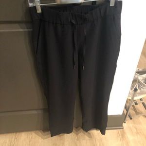COPY - Lululemon on the fly crop pants size 6